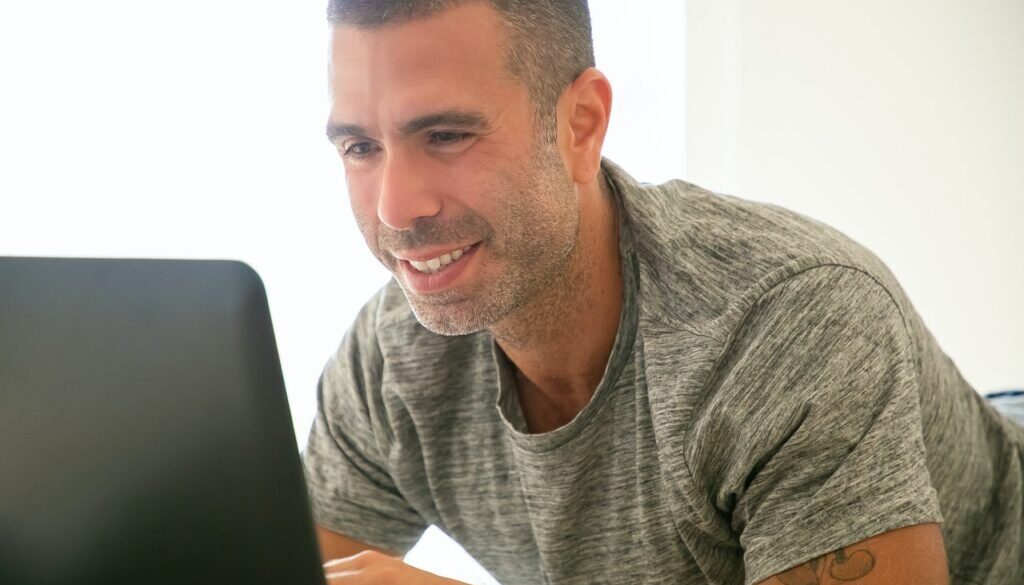 pexels-kampus-production-5990928